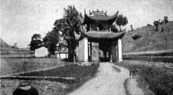 A MEMORIAL ARCH NEAR YUNNAN-FU